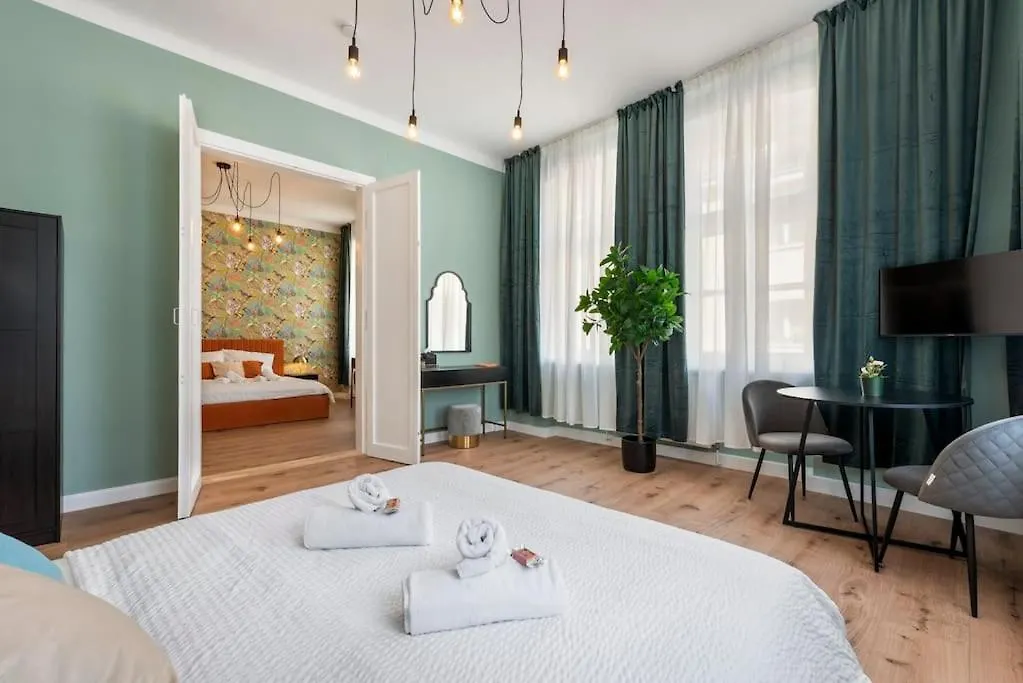 Contatti di Spacious & Elegant 3 Bedroom Apartment