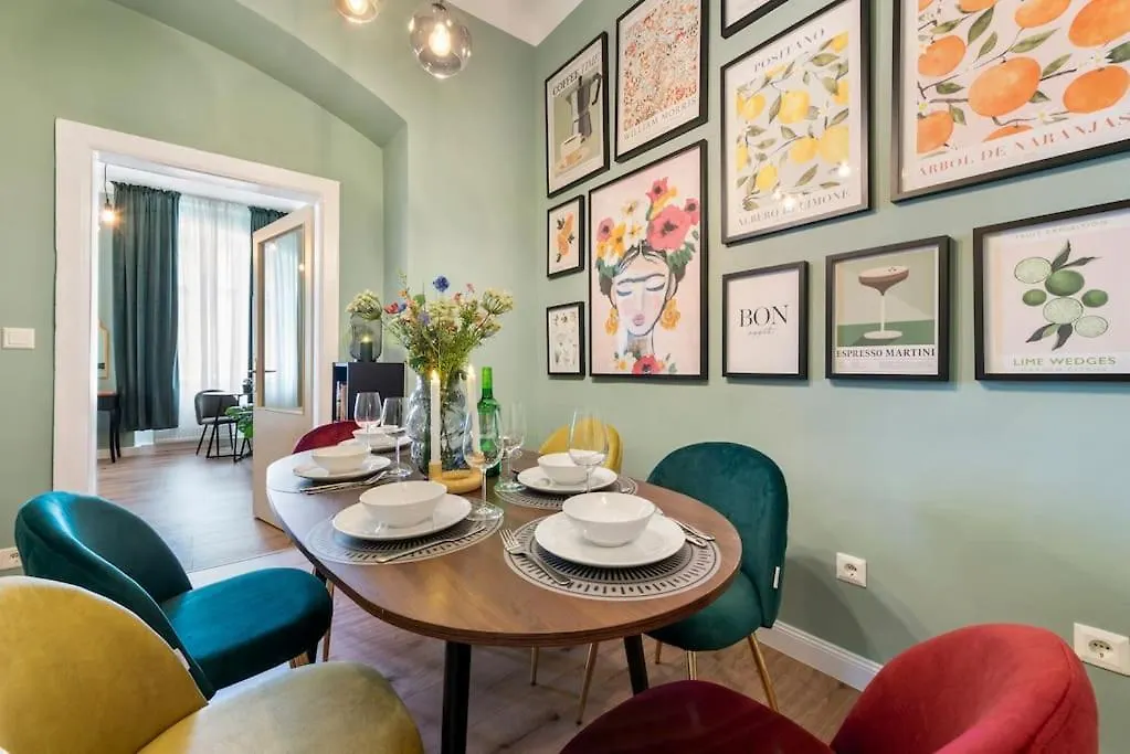 Spacious & Elegant 3 Bedroom Apartment Vienna
