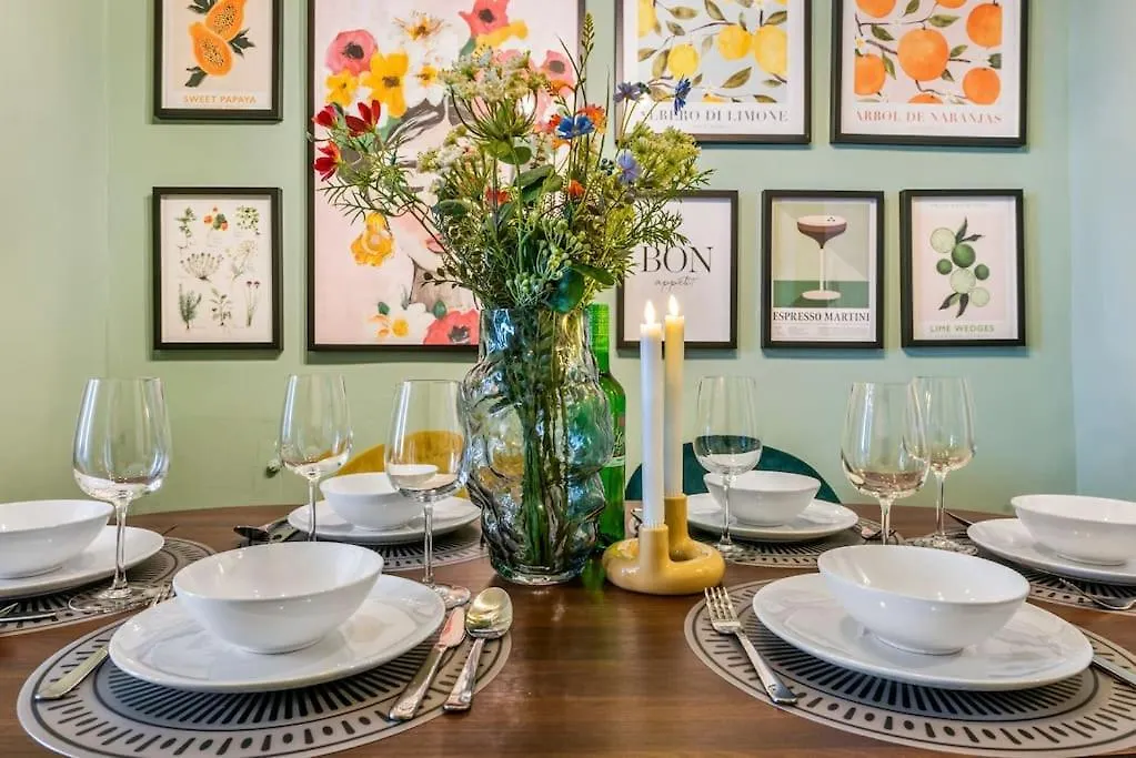 Spacious & Elegant 3 Bedroom Apartment Vienna